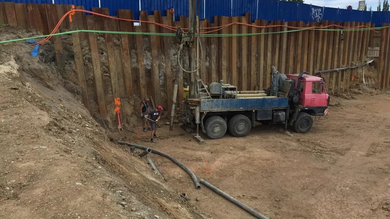 PVSD vrtná súprava na podvozku T815